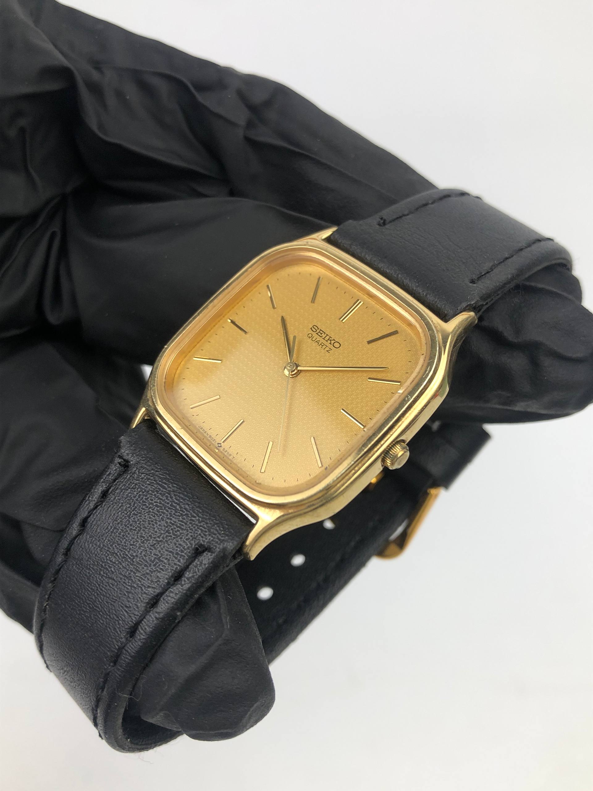 DRESSWATCH SEIKO QUARTZ TEXTURED GOLD DIAL JAPAN - Gambar 3
