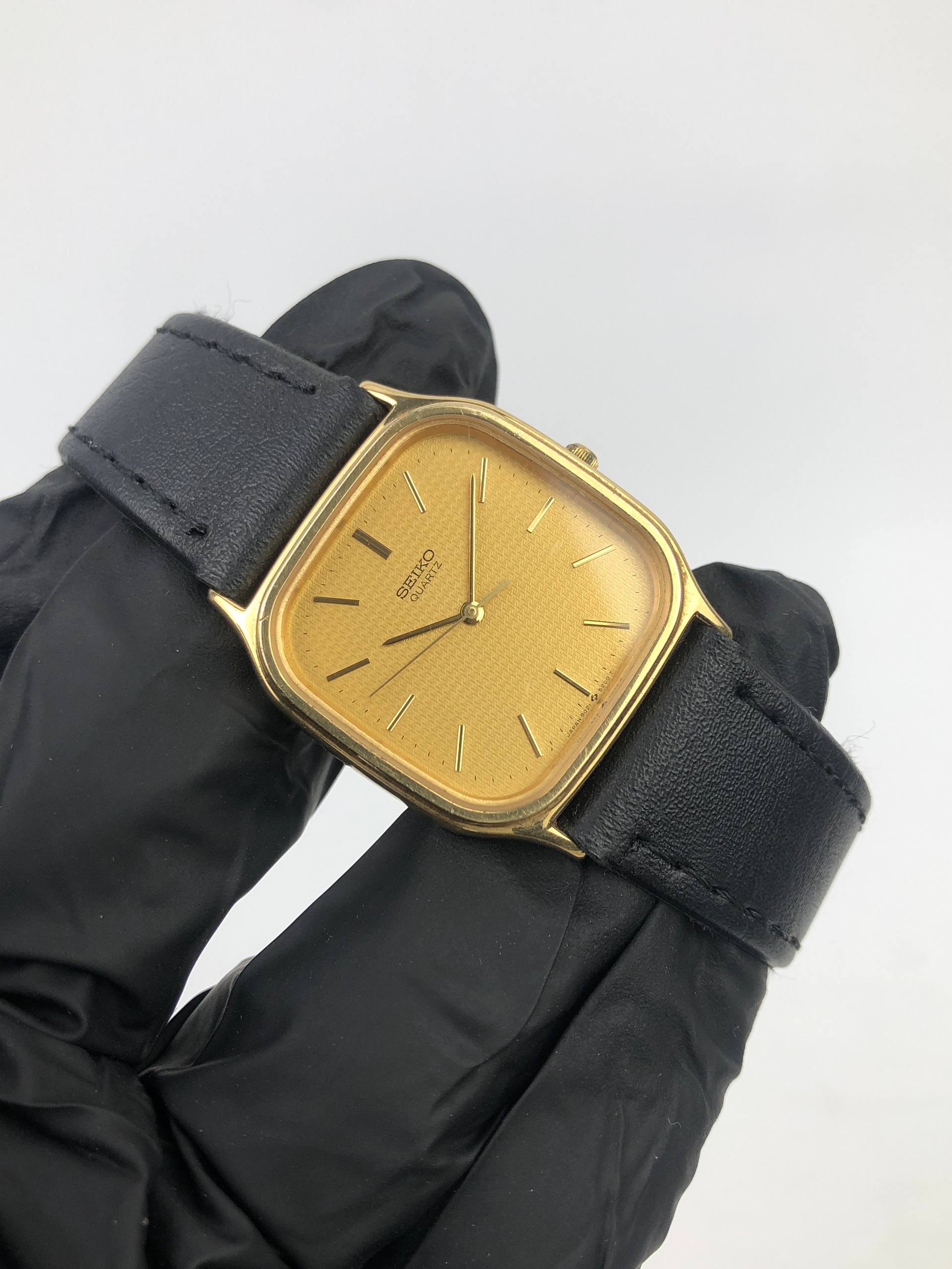 DRESSWATCH SEIKO QUARTZ TEXTURED GOLD DIAL JAPAN - Gambar 4