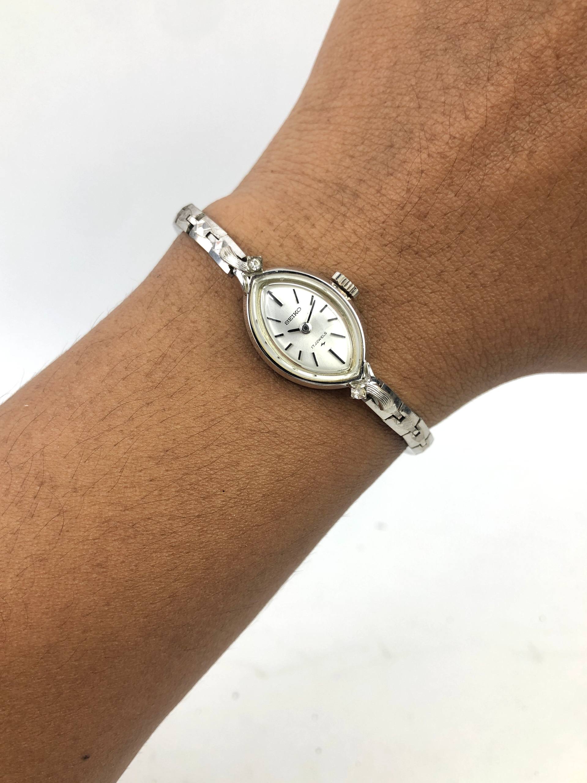 SEIKO BANGLE LADIES OVAL CASE MANUAL WINDING