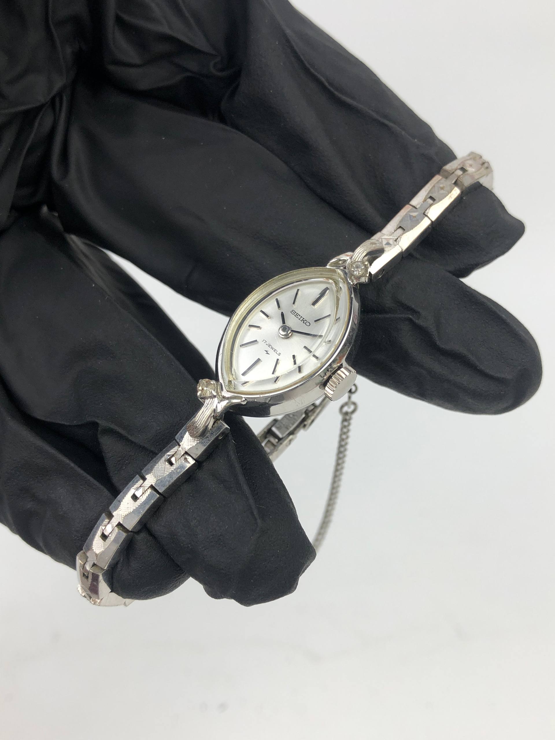 SEIKO BANGLE LADIES OVAL CASE MANUAL WINDING - Gambar 3