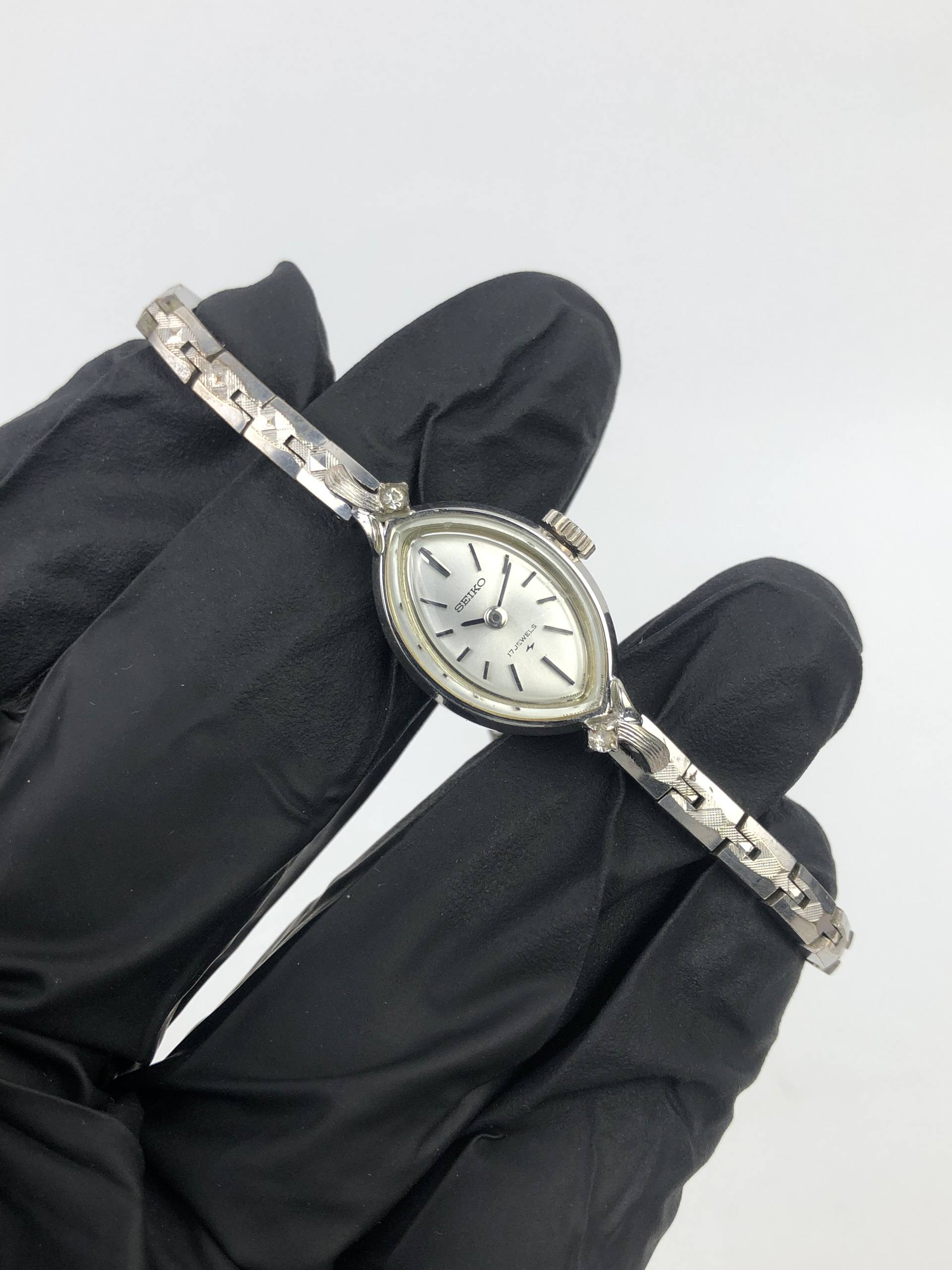 SEIKO BANGLE LADIES OVAL CASE MANUAL WINDING - Gambar 4
