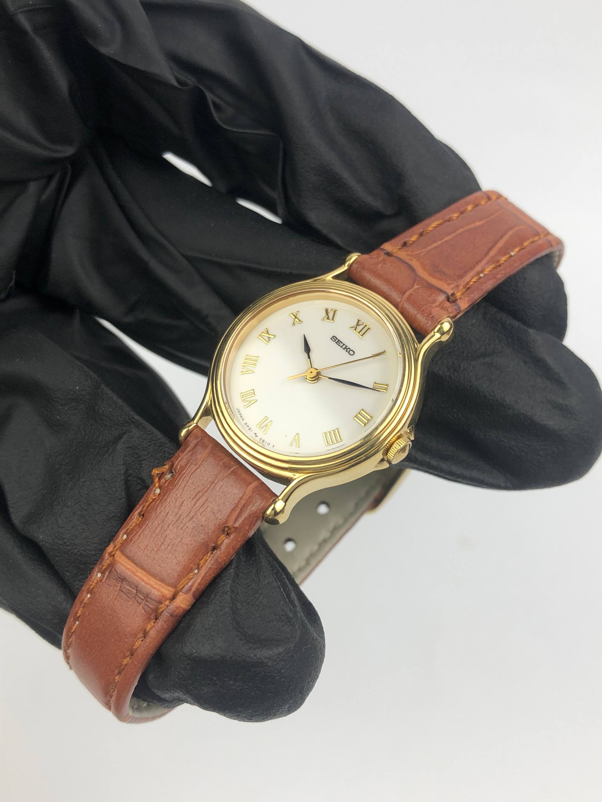 SEIKO 2P21-0200 ROUND ROMAN DIAL GOLD CASE - Gambar 3