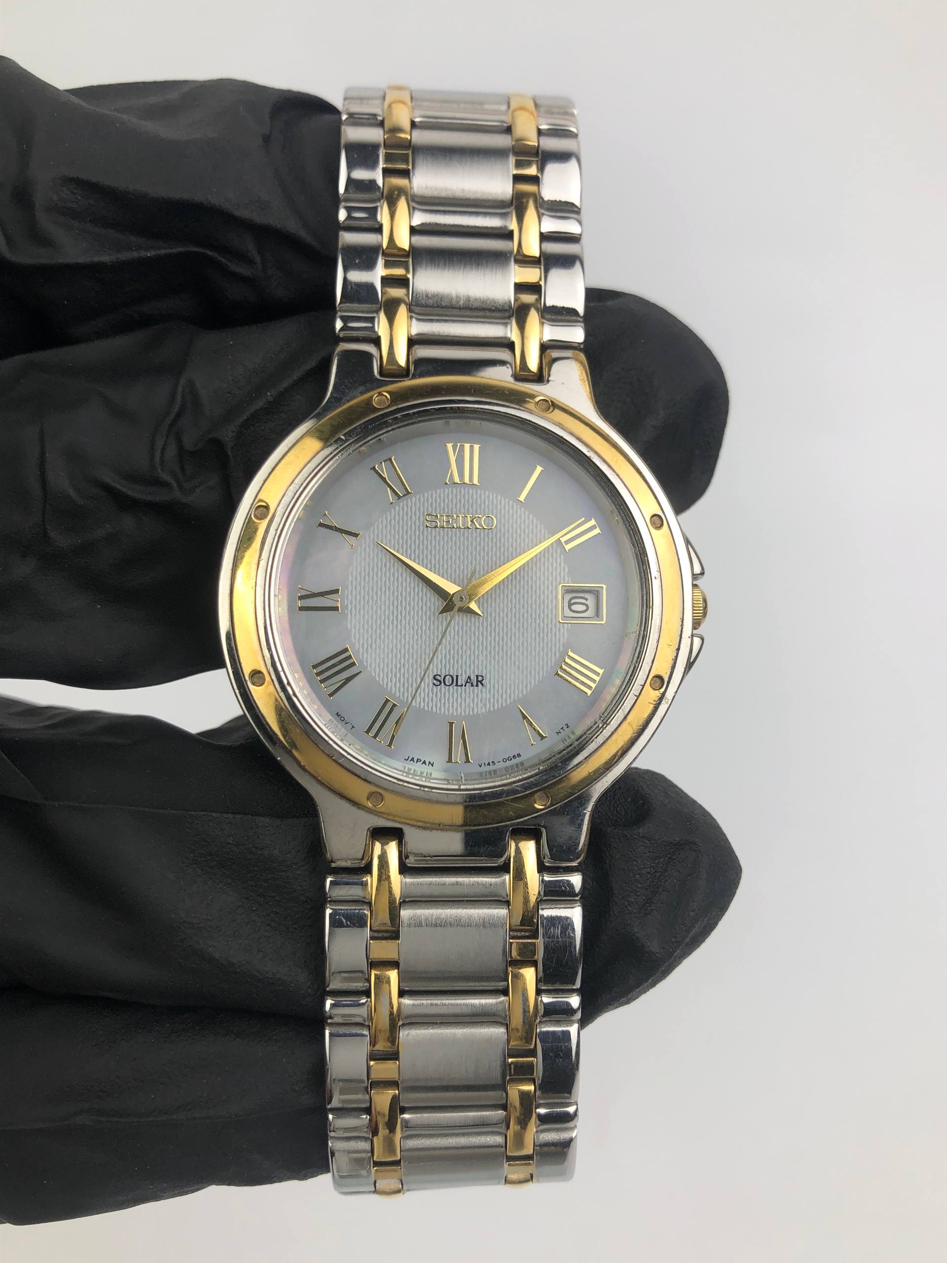 SEIKO SOLAR V145-0D40 TWOTONE ROMAN GUILOCHE DIAL - Gambar 2