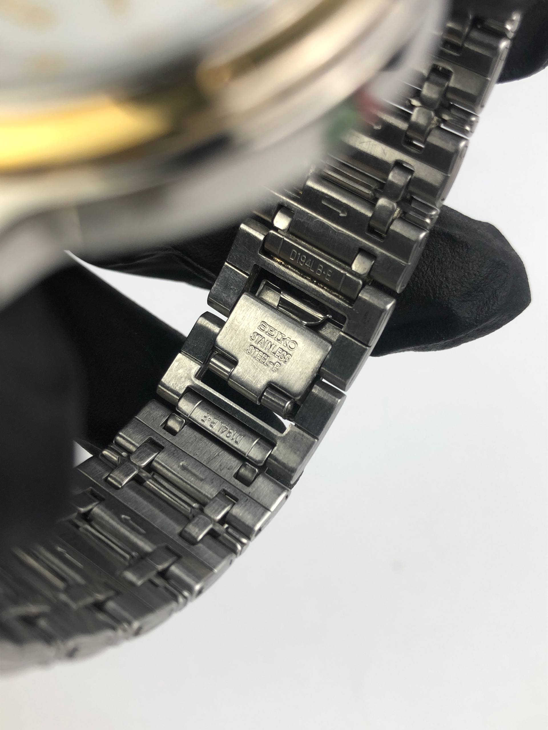 SEIKO SOLAR V145-0D40 TWOTONE ROMAN GUILOCHE DIAL - Gambar 7