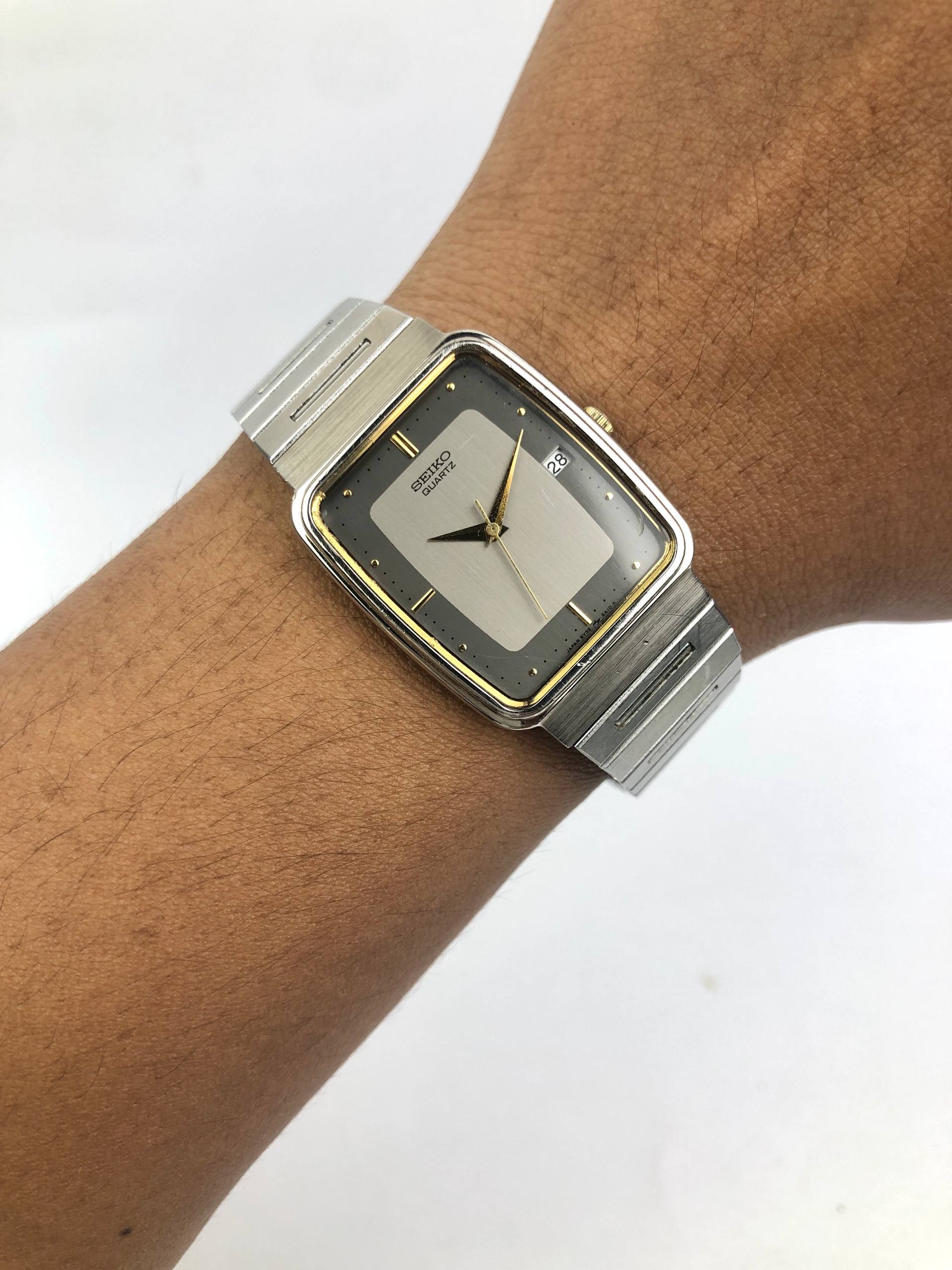 SEIKO 5Y32-5A10 QUARTZ TANK GUILOCHE GREY DIAL ALL ORI