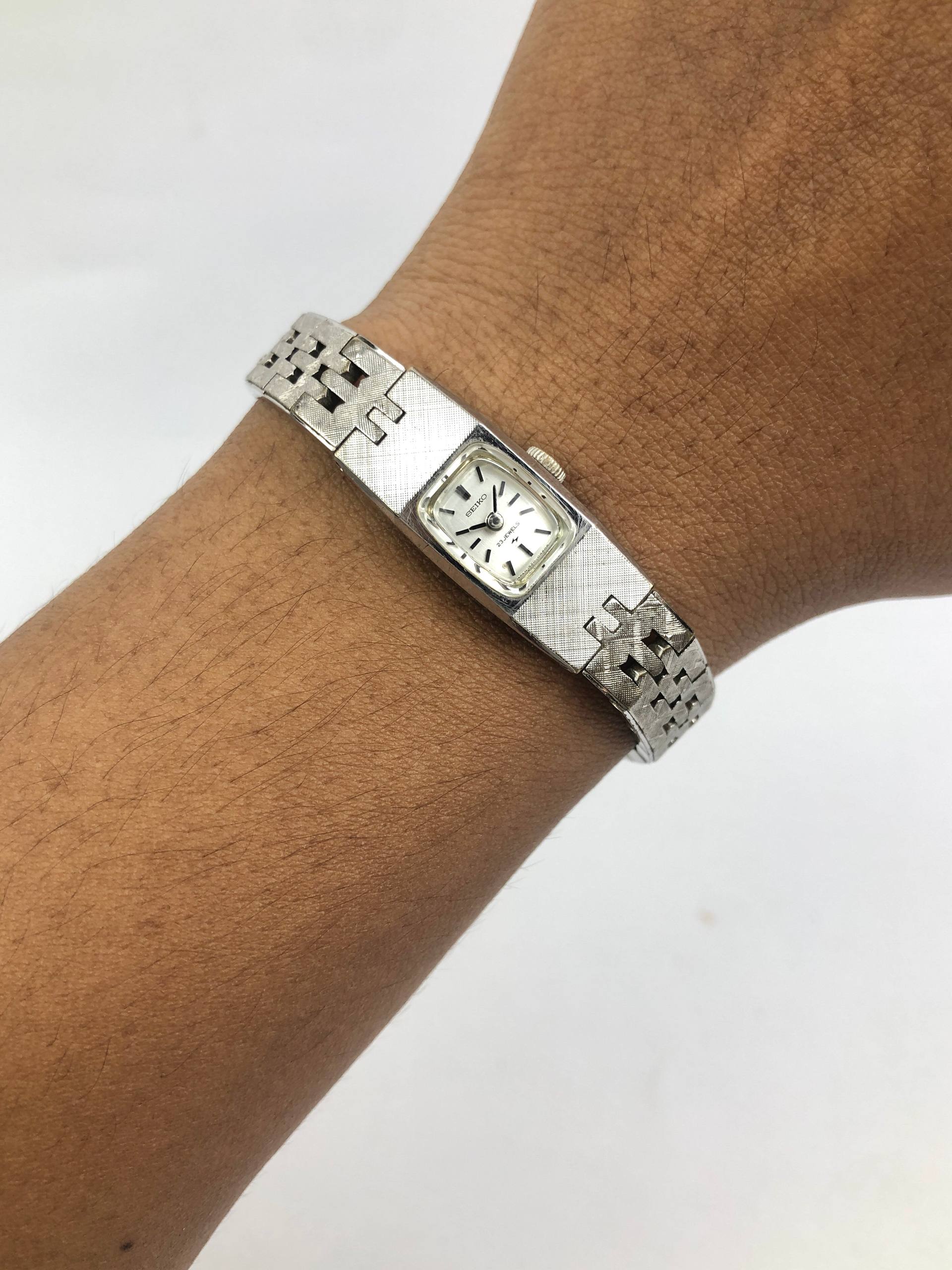 SEIKO 1520-3420 BANGLE TV LADIES VINTAGE