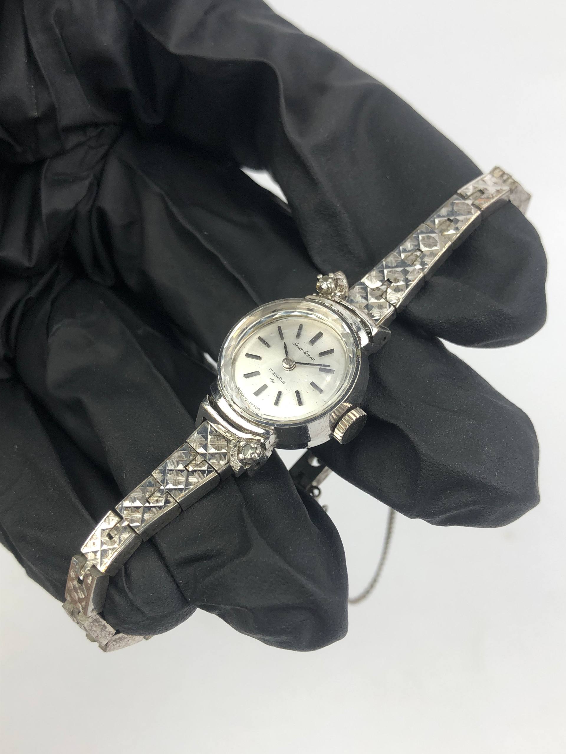 SEIKO SOLAR BEAUTIFUL LUG BANGLE WHITE GOLD PLATED 11-0820 - Gambar 3