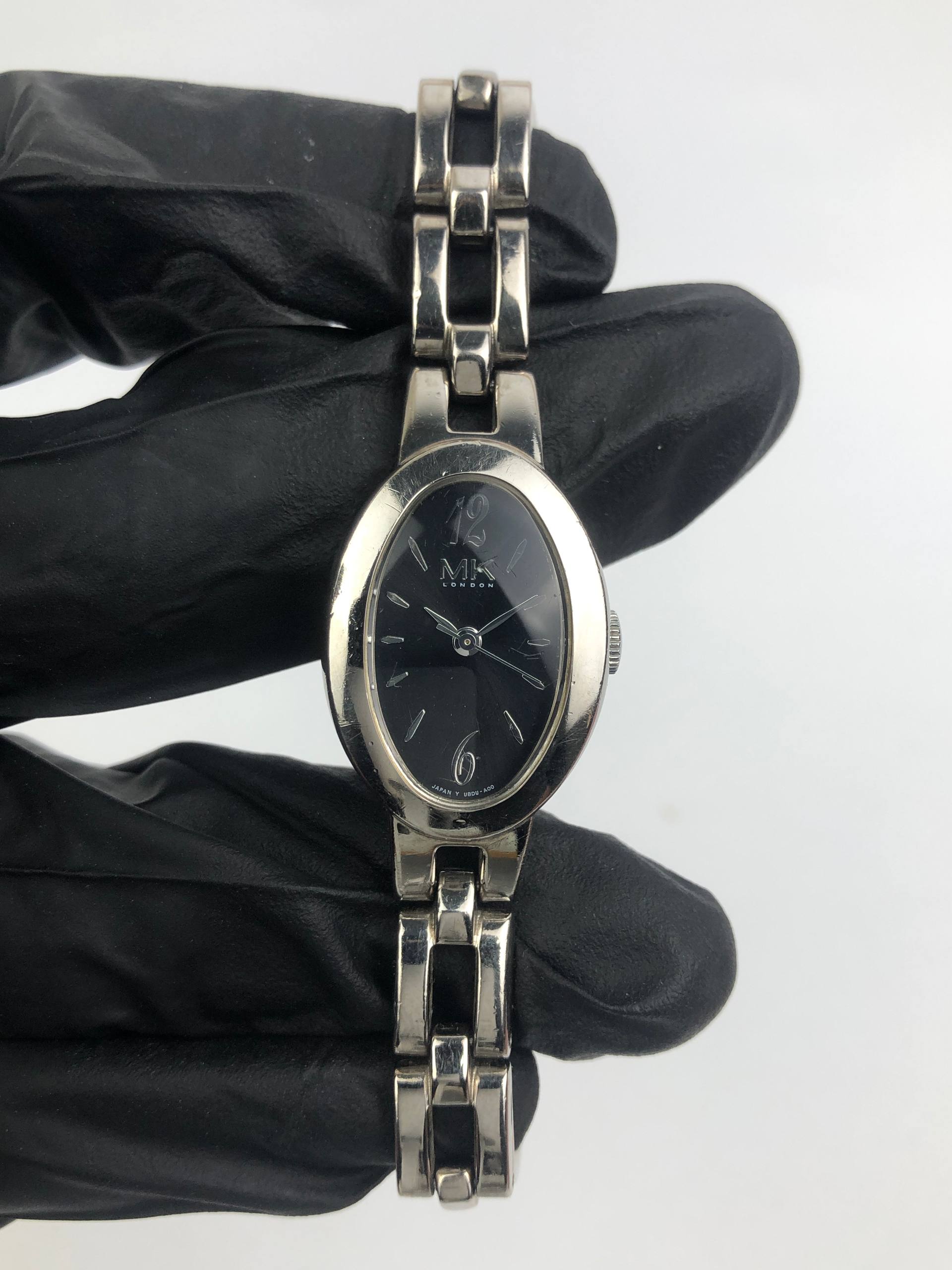 MICHIKO LONDON PALADIUM CASE BANGLE WATCH - Gambar 2