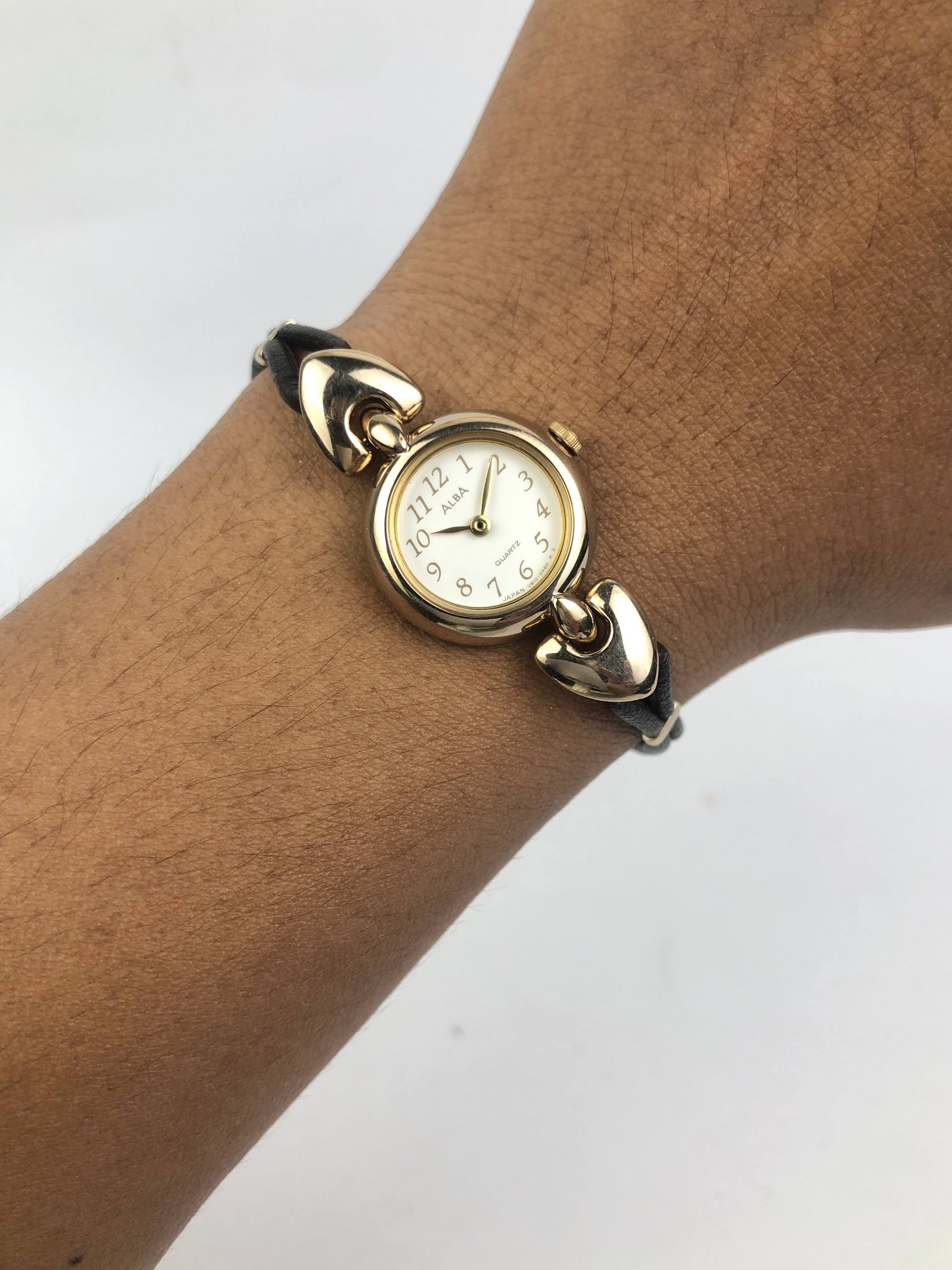 ALBA BANGLE V810-091A QUARTZ LADY ORIGINAL