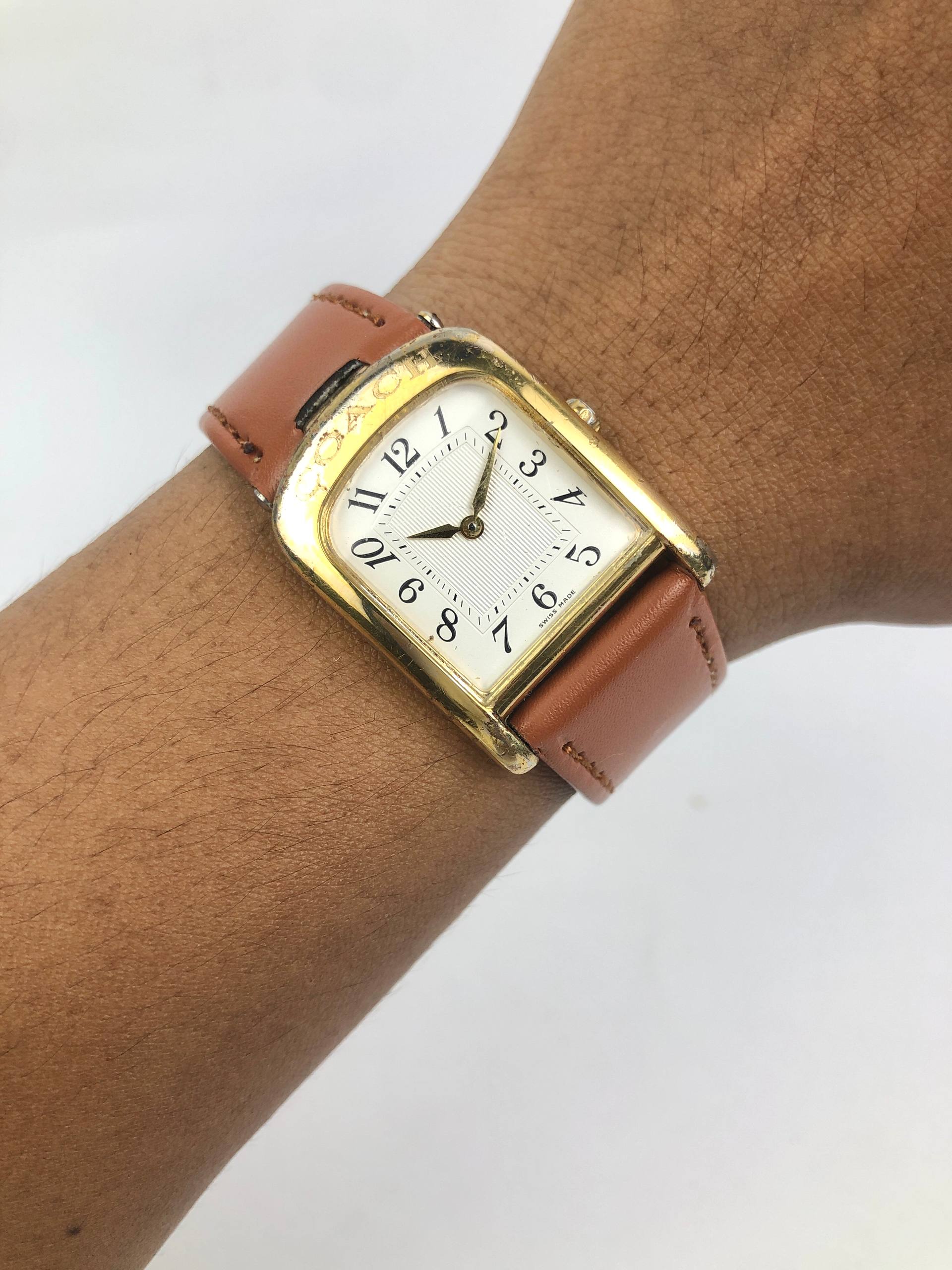 COACH W501A ARCH SWISS QUARTZ GOLD CASE WHITE DIAL S