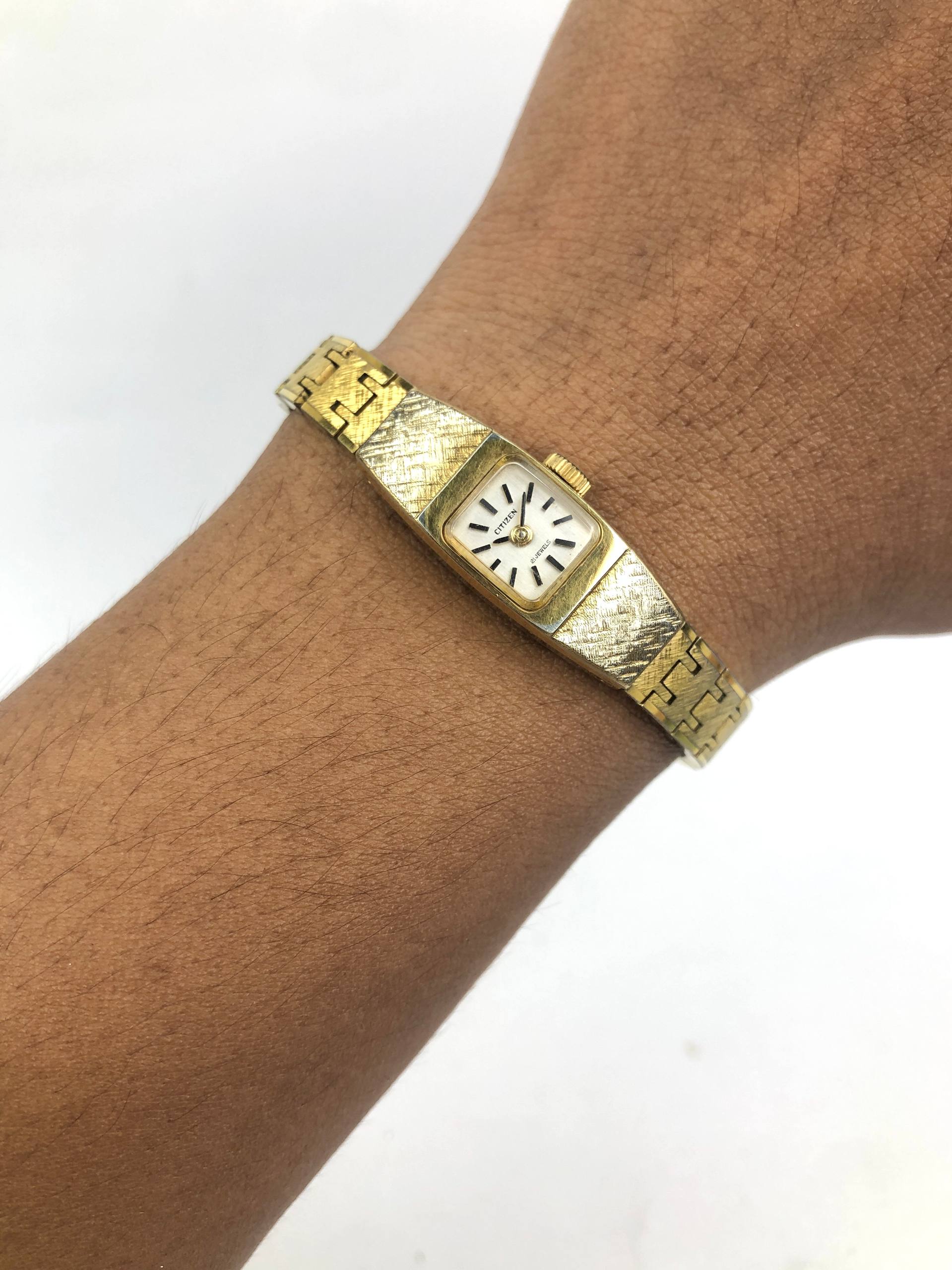 CITIZEN BANGLE GOLD CASE VINTAE ALL ORI