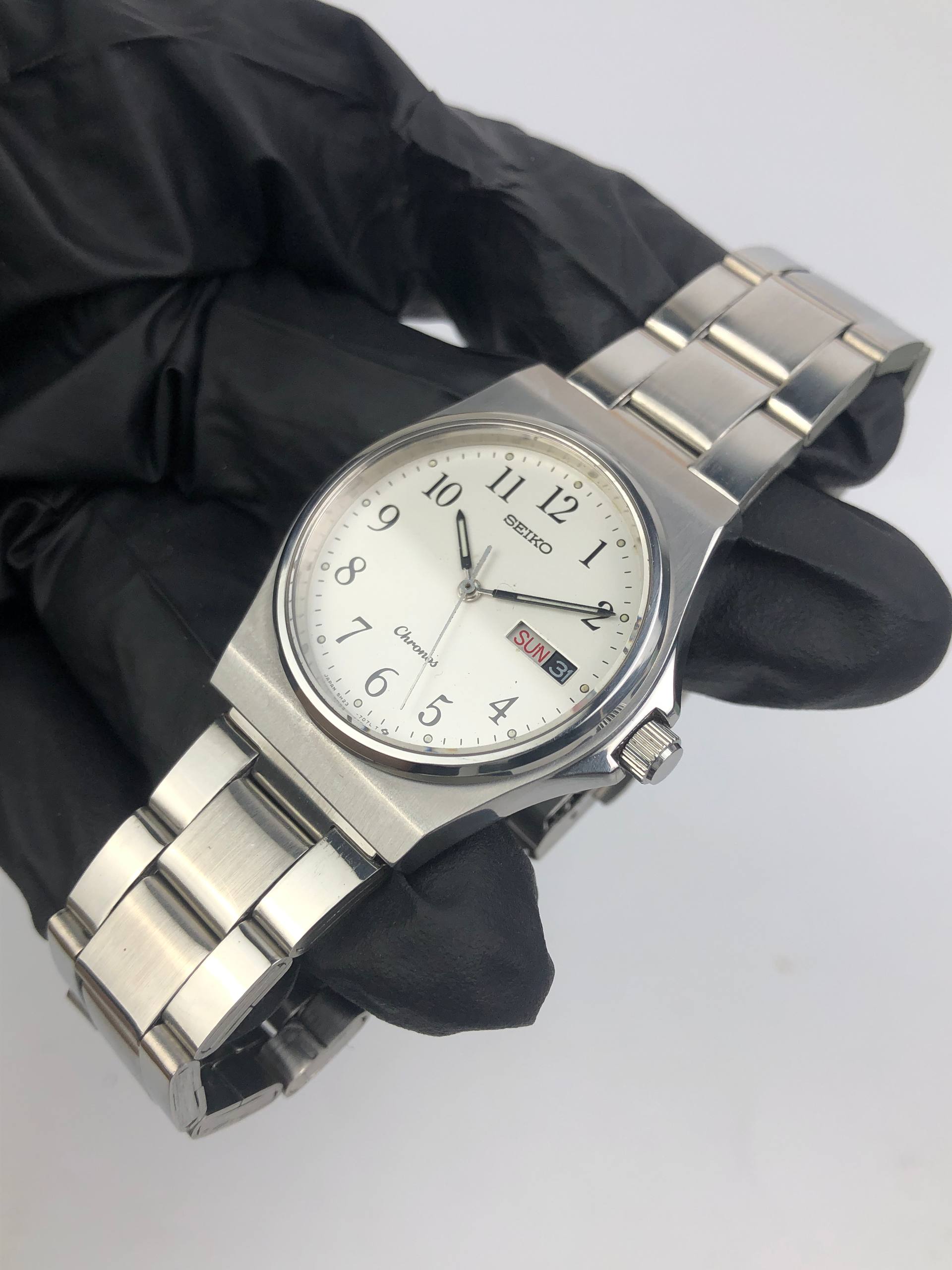 SEIKO 5H23-7D20 QUARTZ CHRONOS DAYDATE NUMERIK WHITE DIAL - Gambar 2
