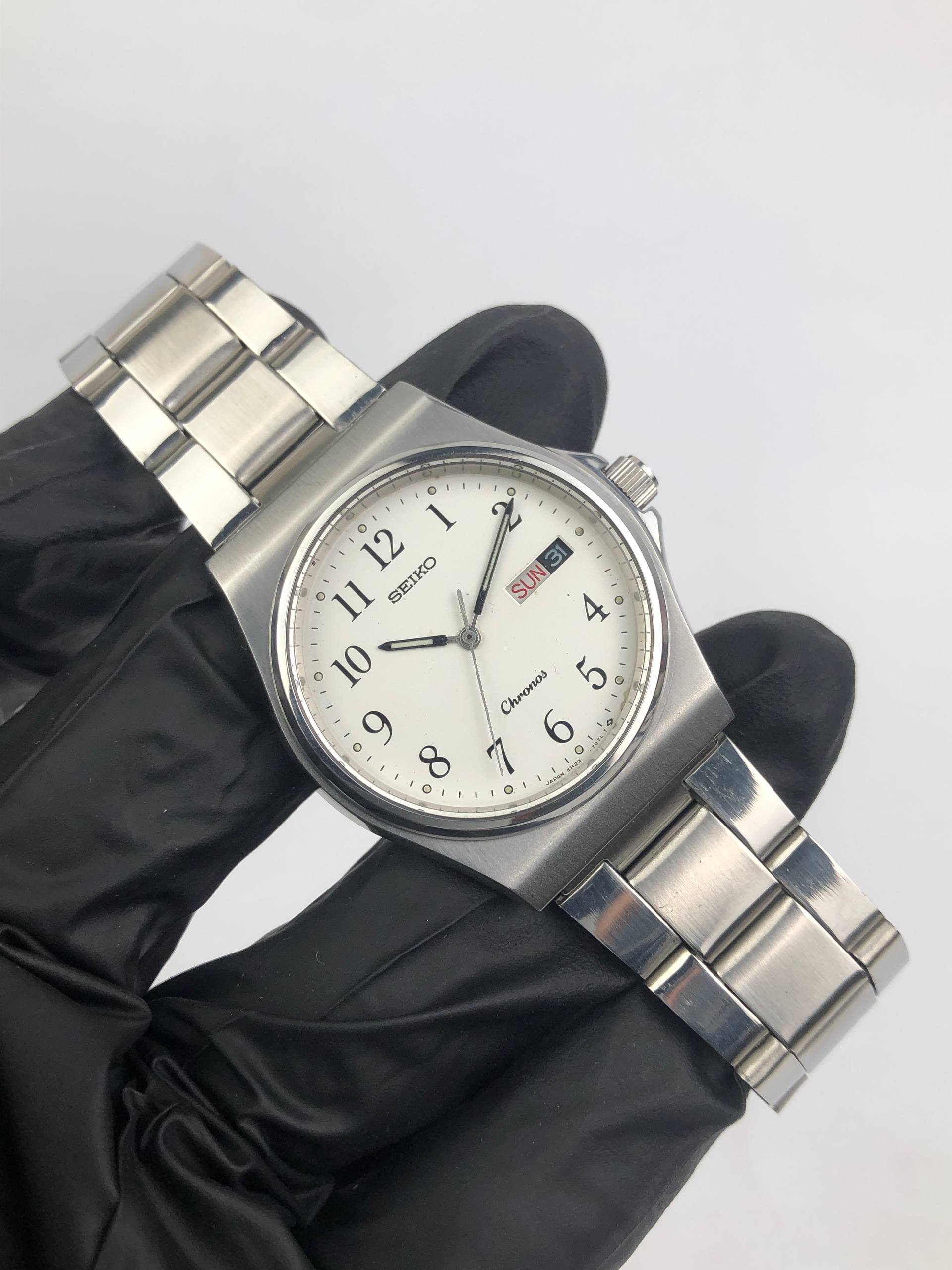 SEIKO 5H23-7D20 QUARTZ CHRONOS DAYDATE NUMERIK WHITE DIAL - Gambar 4