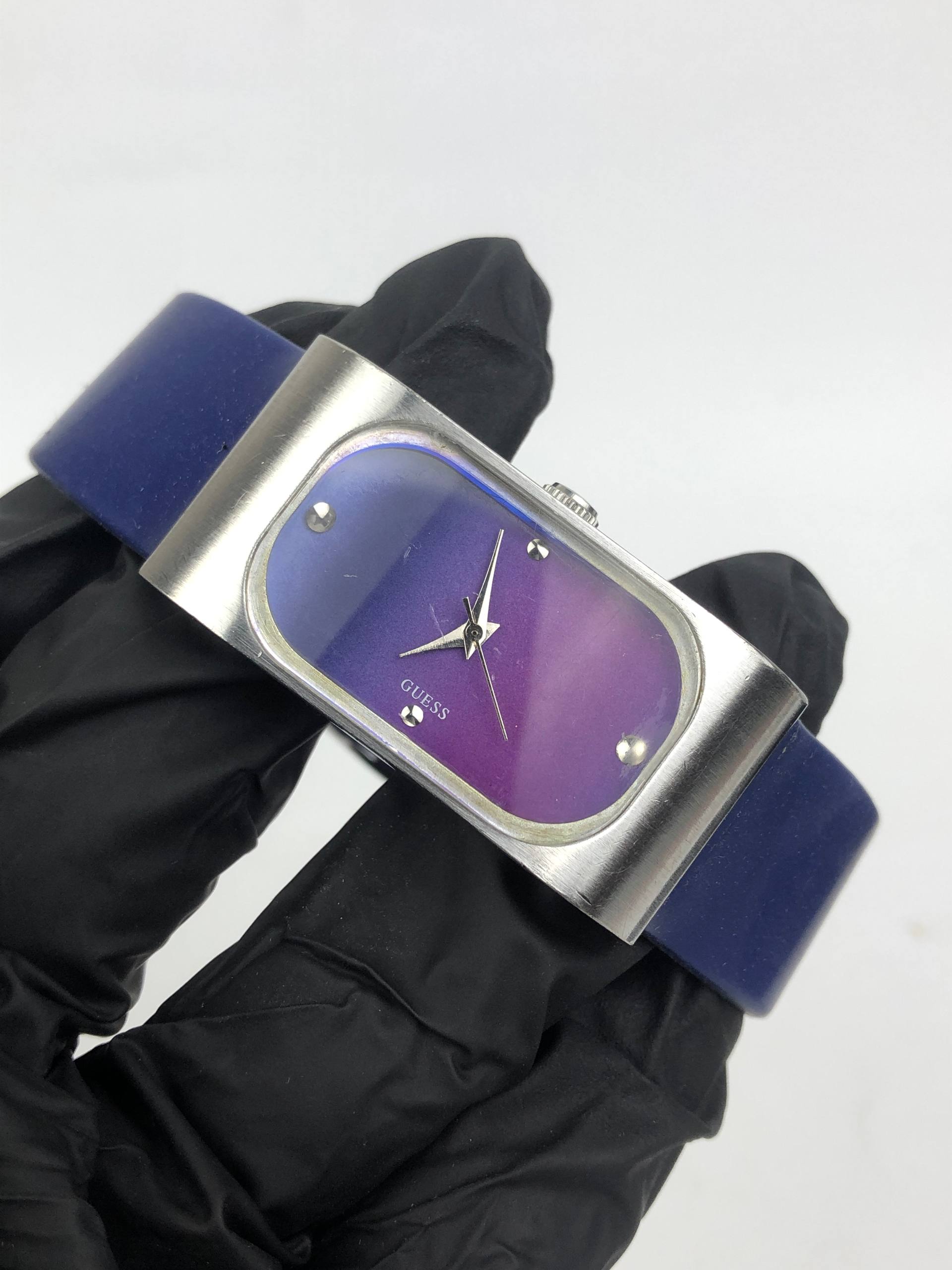 GUESS G55303L QUARTZ ANALOG PUPRPLE DIAL - Gambar 4
