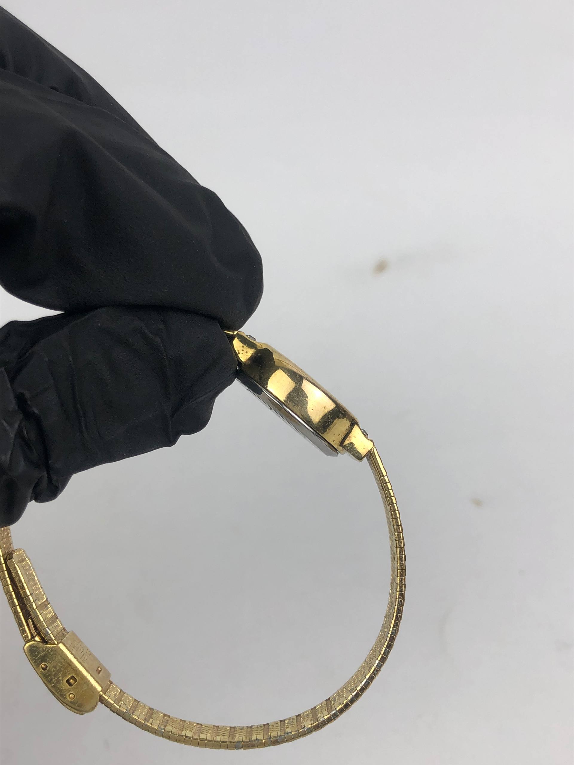 PIERRE CARDIN BANGLE GOLD DISMOND BEZEL QUARTZ - Gambar 6