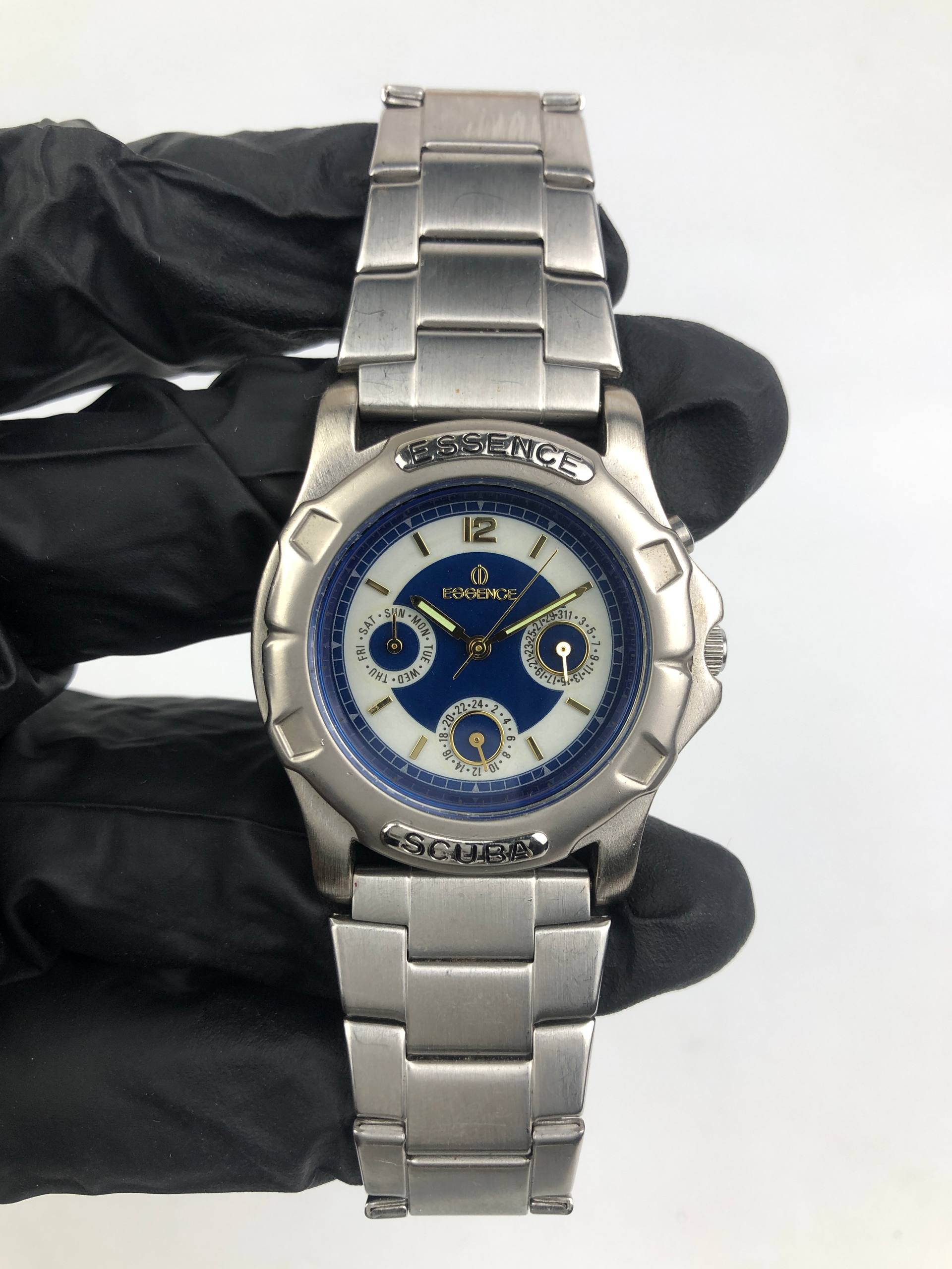 ESSENCE SWISSQUARTZ SCUBA MULTICALENDAR FULL LIGHT DIAL - Gambar 2