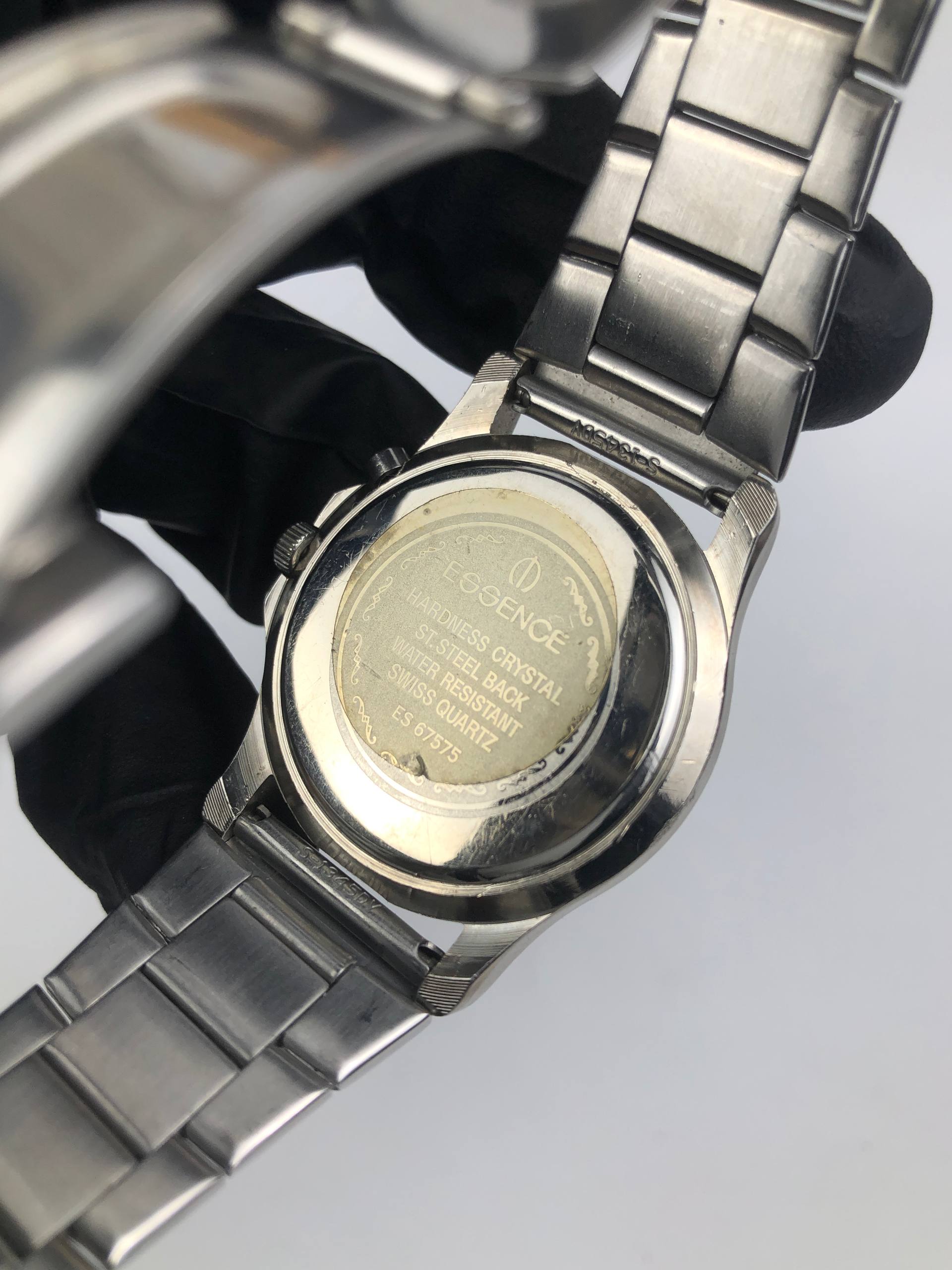 ESSENCE SWISSQUARTZ SCUBA MULTICALENDAR FULL LIGHT DIAL - Gambar 9
